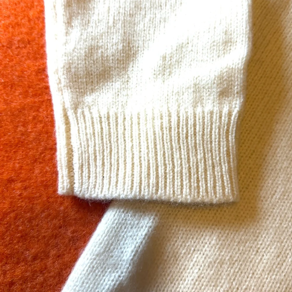 NWT Simons Cream V-Neck Sweater - Picture 4 of 9